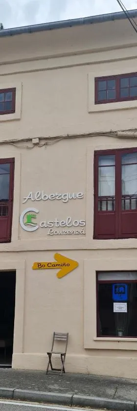ALBERGUE CASTELOS，位于Lorenzana的酒店