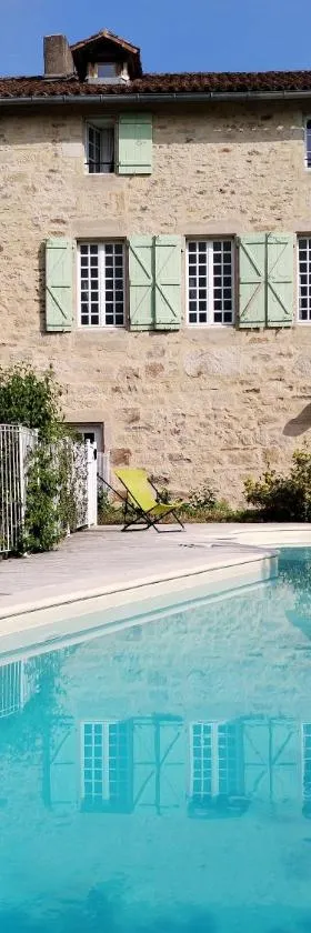 chambre dans Prieuré de caractère XVIII siècle，位于Planioles的酒店