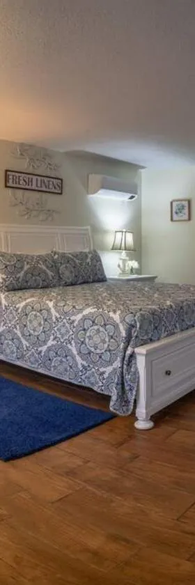 Elegant Jacuzzi Suite，位于Hancock的酒店