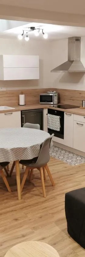 Studio Climatisé 38m2 Poitiers proche Futuroscope，位于Buxerolles的酒店
