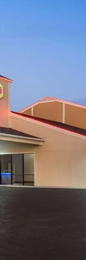 德州盖恩斯维尔速8酒店，位于盖恩斯维尔的酒店