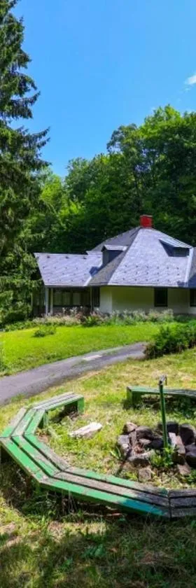 Wenckheim Vadászház，位于Nagyoroszi的酒店