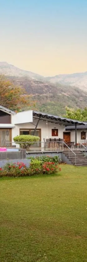 SaffronStays Sanvina Farm, Karjat，位于卡尔贾特的酒店