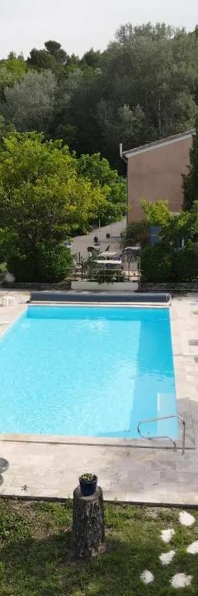 HOTEL LE MAS D'HèLèNE，位于Crestet的酒店