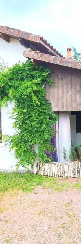 Maisons de charme en Périgord Vert，位于Champs-Romain的酒店