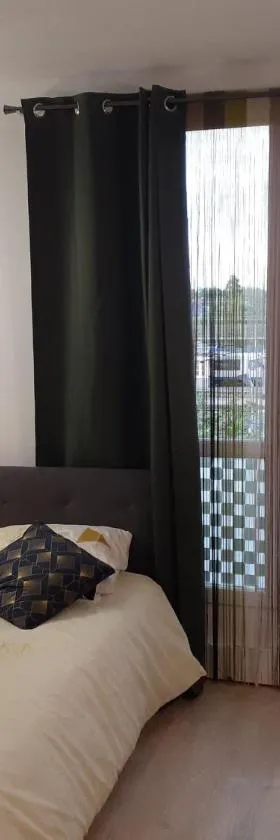 studio，位于Aulnoye-Aymeries的酒店