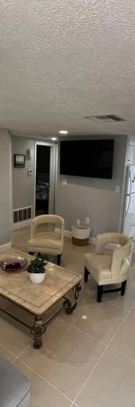 Comfy 2 bedroom apartment，位于里奇港的酒店