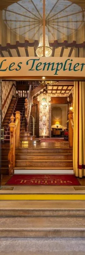 Grand Hôtel Des Templiers, Piscine & Spa，位于兰斯的酒店