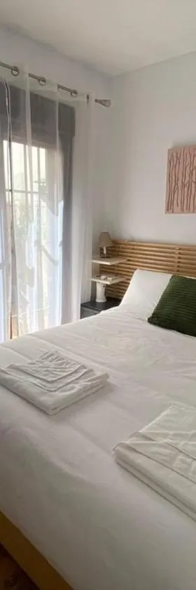 El Mondalindo Habitación intima con patio，位于Lozoyuela的酒店