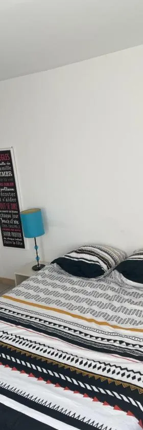 Petite maison avec 2 chambres，位于Bussy的酒店