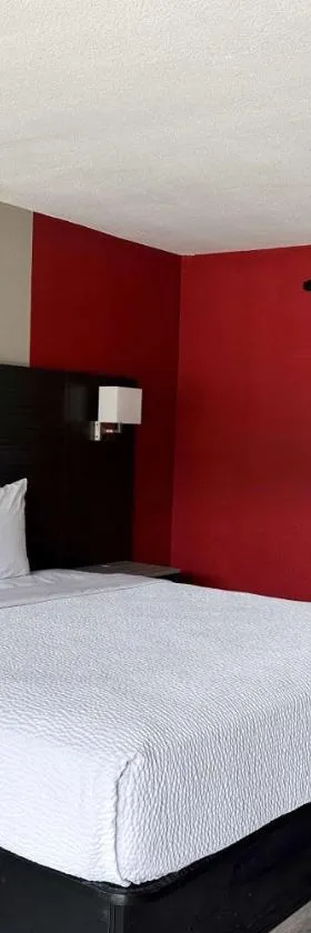 Ramada by Wyndham Cocoa，位于可可的酒店