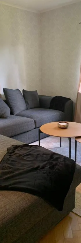 Lägenhet på Strömsholm，位于延雪平的酒店