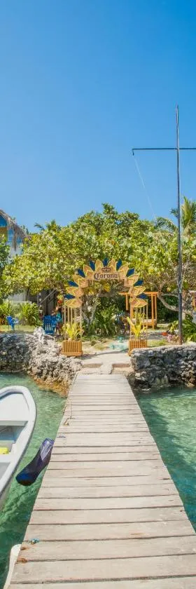 皮拉塔岛度假酒店，位于Isla del Pirata的酒店
