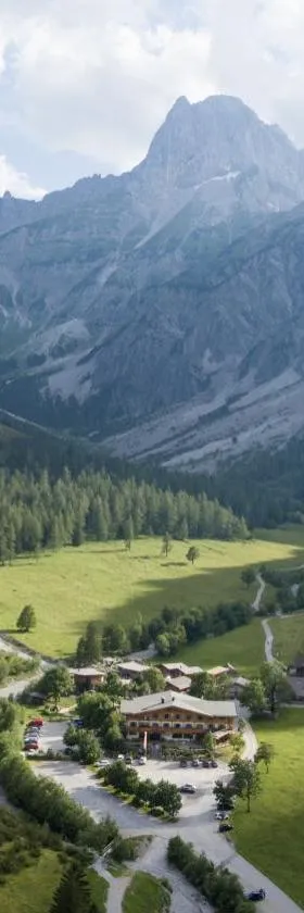 Gramai Alm alpengenuss & natur spa，位于佩尔蒂绍的酒店