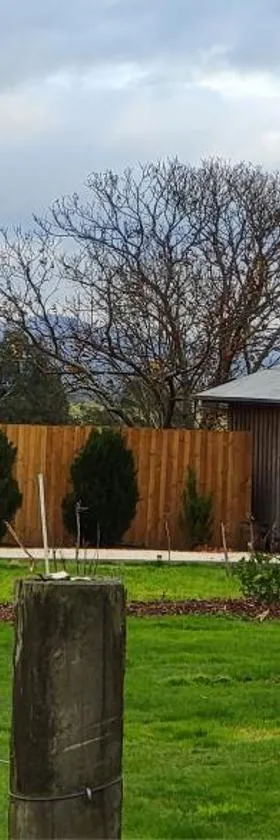 Little Sherwood Drouin Petting Zoo & Cottages，位于Drouin West的酒店