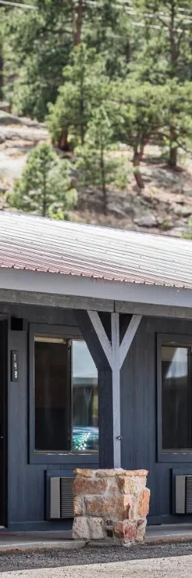 LOGE Wolf Creek，位于南福克的酒店