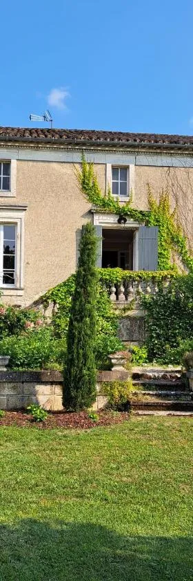 NAMASTE COTTAGE，位于Issigeac的酒店