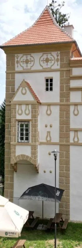 Zámek Castle Račice - Předzámčí Forecastle，位于Račice的酒店