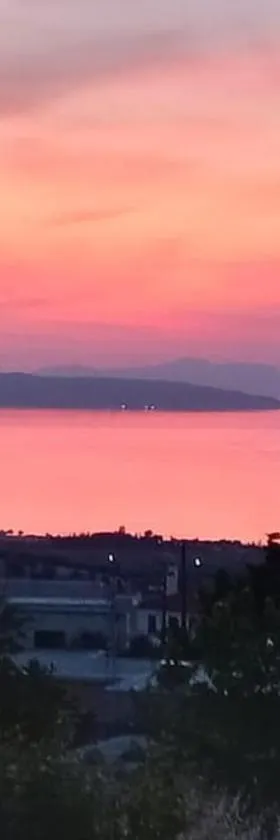 AMAZING VIEW IN ANTHIDONA，位于Loukísia的酒店