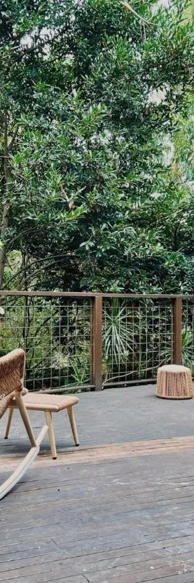 Nature lover’s comfy forest house for large group，位于Mount Ousley的酒店