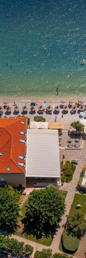 Hotel Dobrovit，位于巴斯卡的酒店
