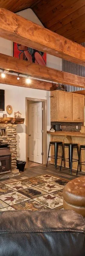 Sitting Bear Cottage W Spa At Linville Gorge，位于Linville Falls的酒店