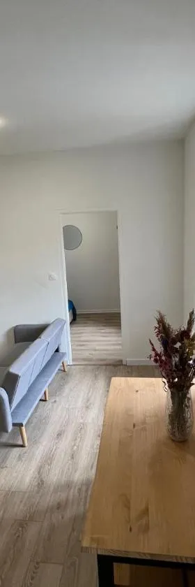 Appartement centre-ville de Lure gauche，位于吕尔的酒店