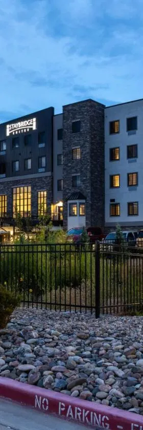 Staybridge Suites - Colorado Springs NE Powers by IHG，位于科罗拉多斯普林斯的酒店
