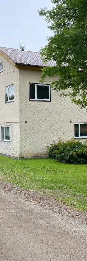 Mäntyharju keskus, yksityishuoneita keittiöllä tai koko 88m2 asunto，位于曼蒂哈尔尤的酒店