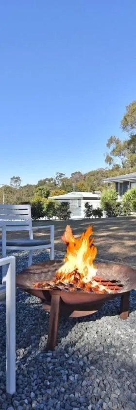 Palmers Lane On Vineyard 5br Homestead with Pool，位于罗斯伯里的酒店