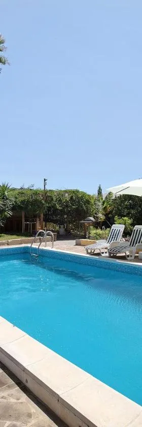 Las Tres Palmeras，位于圭马尔的酒店