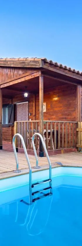 Aldea Los Odres - Cabañas de Madera de 1ª con Piscina Privada y BBQ en la puerta，位于莫拉塔利亚的酒店