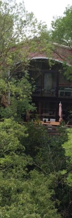 Chambres d'hôtes Le Bois Des Frênes，位于Montarnaud的酒店
