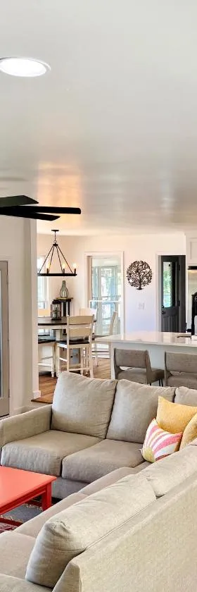 Blue Heron Bungalow on Lake Murray, SC，位于Chapin的酒店