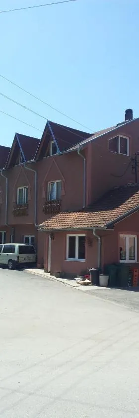 Motel Lovac，位于Štrpce的酒店