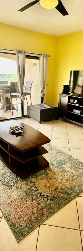 Amazing View 1 Bed1 Bath Villa On Red Hook Strip，位于拿撒勒的酒店