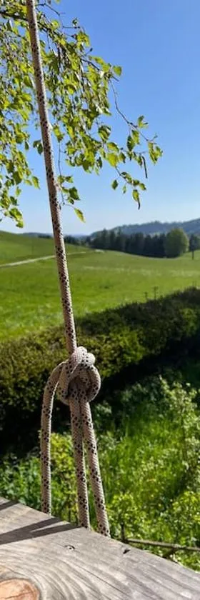Nuit insolite - La cabane du Haut-Doubs，位于Les Gras的酒店