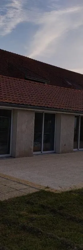 Chez Marmotte，位于Creuzier-le-Neuf的酒店
