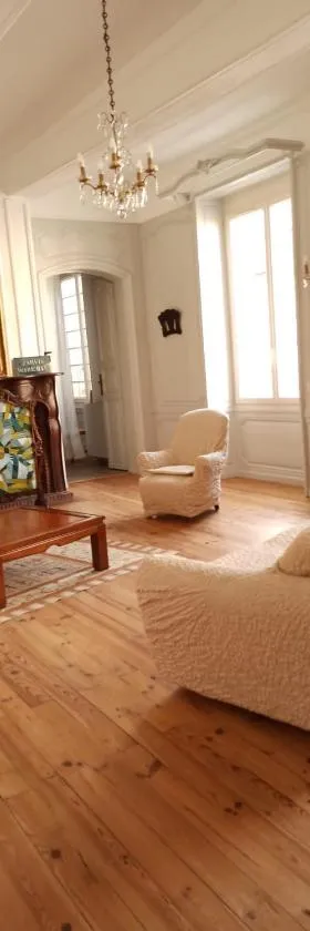 Chez Irène，位于米朗德的酒店