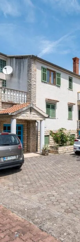 Apartments and rooms by the sea Mrljane, Pasman - 327，位于奈维丹的酒店