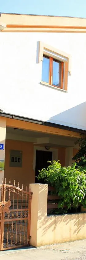 朋友之家公寓，位于特雷比涅的酒店