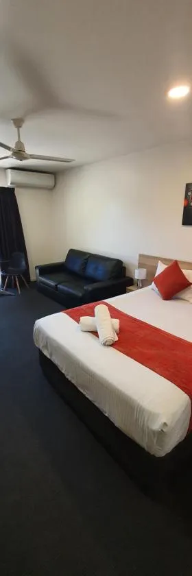 爱墨瑞得阿博德37汽车旅馆，位于埃默拉尔德的酒店
