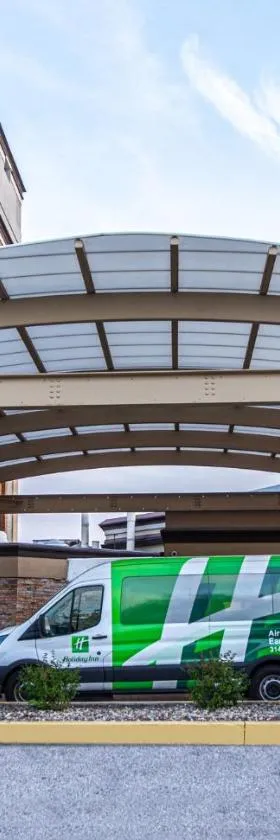 Holiday Inn St. Louis Airport West Earth City by IHG，位于地球城的酒店
