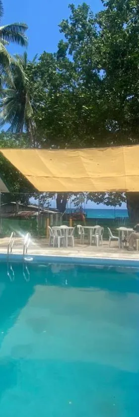 Seaside traveler's Inn by Camiguin Island Home，位于Catarman的酒店