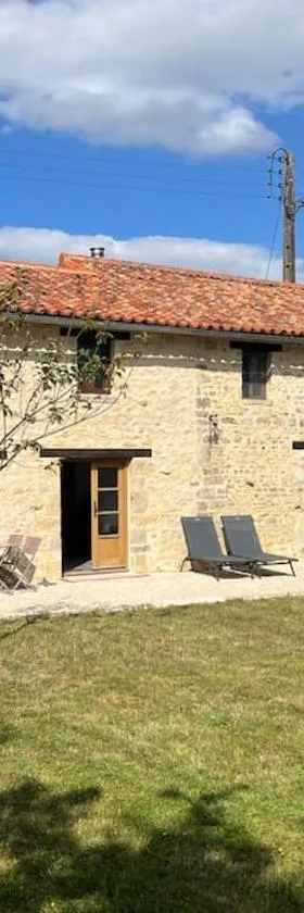 Gîte de charme pour 2-3 pers.，位于Champagne-Mouton的酒店