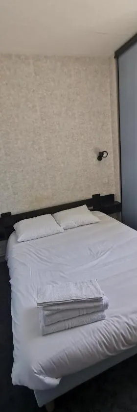 hotel le tourisme，位于埃姆布能的酒店