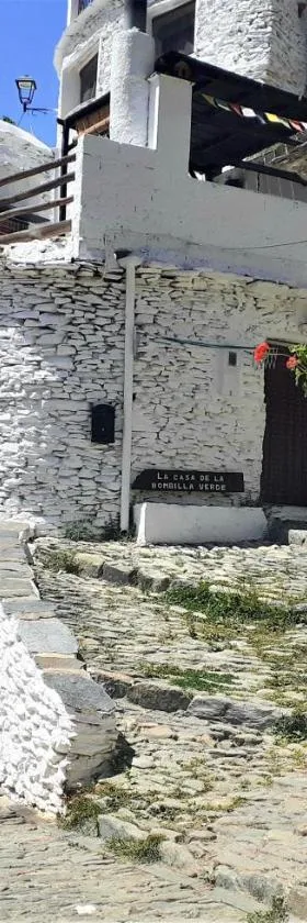 绿色灯泡度假屋，位于特雷韦莱斯的酒店