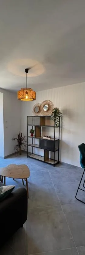 La Patafiole Appartement T2 calme élégant，位于Pont-de-Barret的酒店