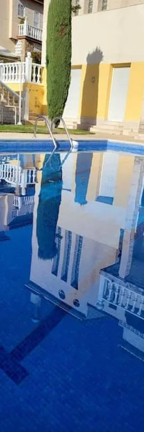 Madrid city modern apartment in villa, free WIFI，位于阿罗约莫利诺斯的酒店