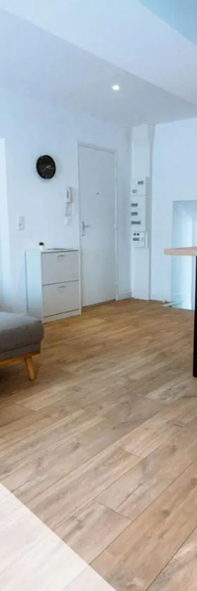Home2Stay Valognes，位于瓦洛尼的酒店